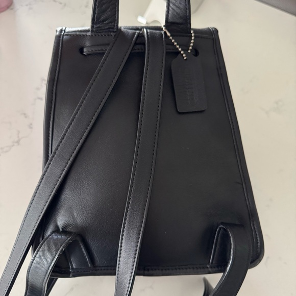 Vintage Coach Daypack style 9960 in Black with Nickle Hardware 🖤🤍 - Picture 3 of 7
